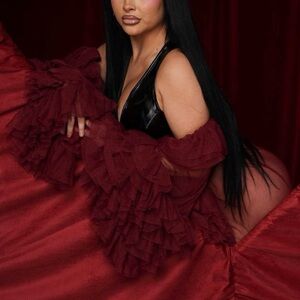 LUXURIOUS ruffle robe burgundy